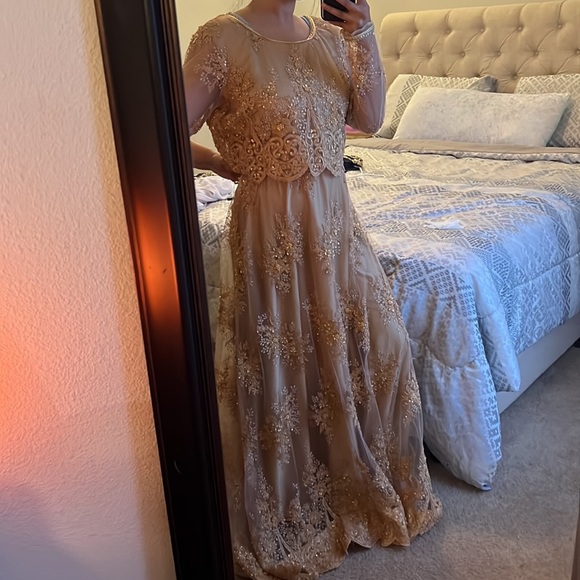 Pakistani Long outfit with a Trail. Size Medium - Picture 2 of 8